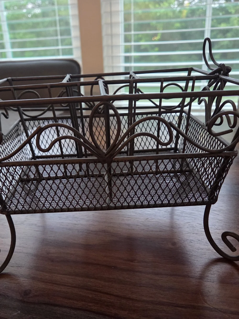 Pretty Picnic Decorative Metal Wire Serving Utensil Basket in Brown